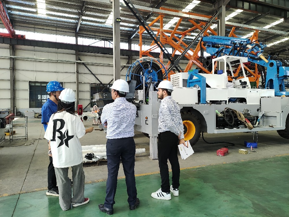 2025年7月印度（dù）客戶到訪焦作泰鑫機械廠區